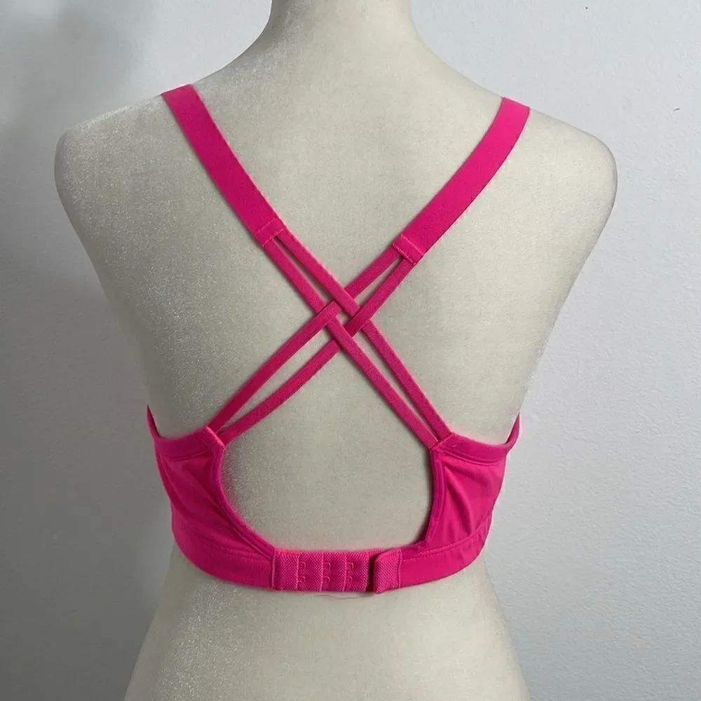 Victoria secret VSX underwire sport bra.  Size 34B.  Cross cross back.